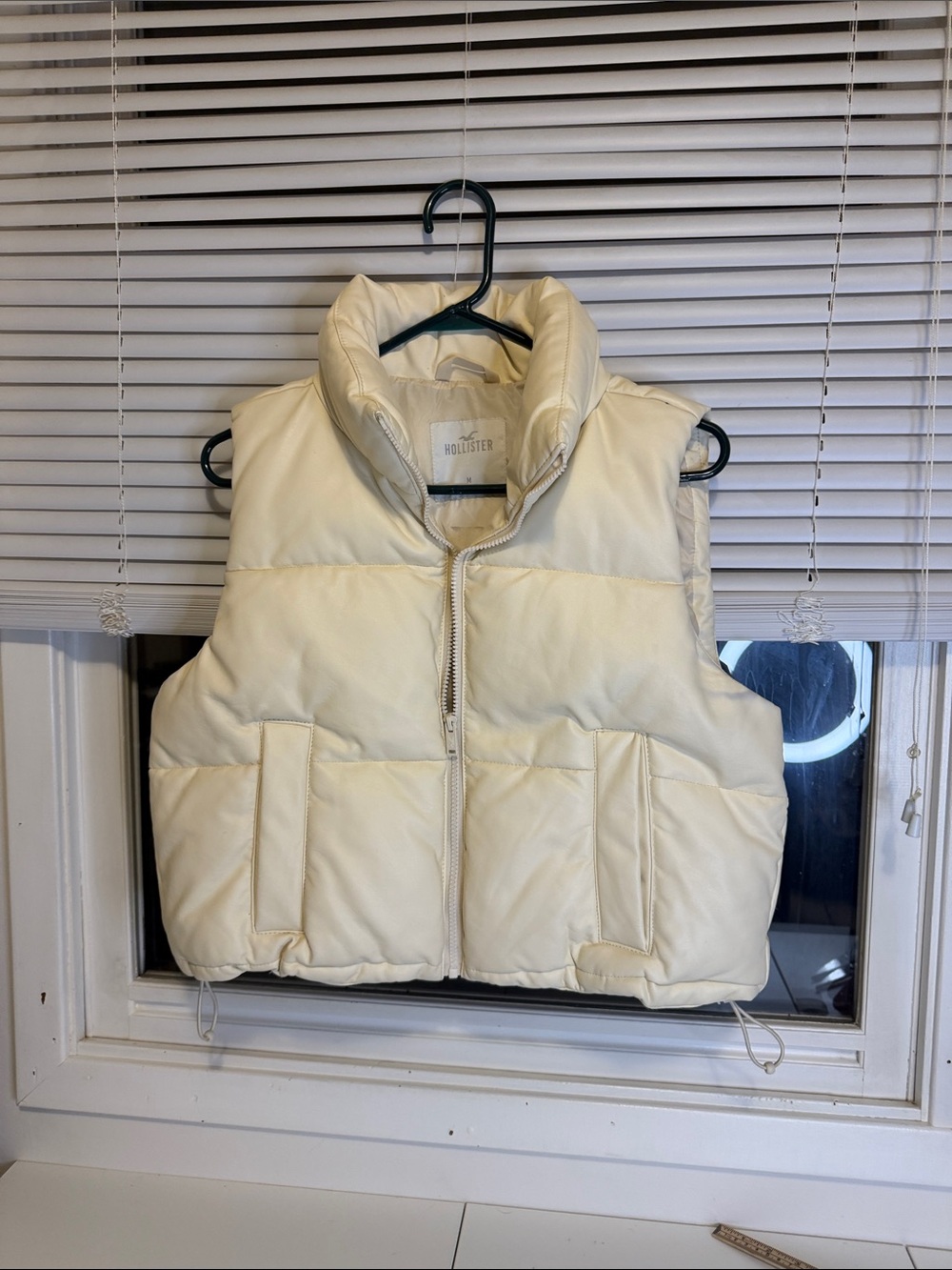 Hollister Cream Faux Leather Puffer Vest Off-White Quilted Puffy Jacket Size M